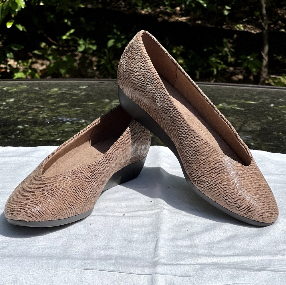 A2 by Aerosoles Taupe Textured Ballet Flats - Size 5M
